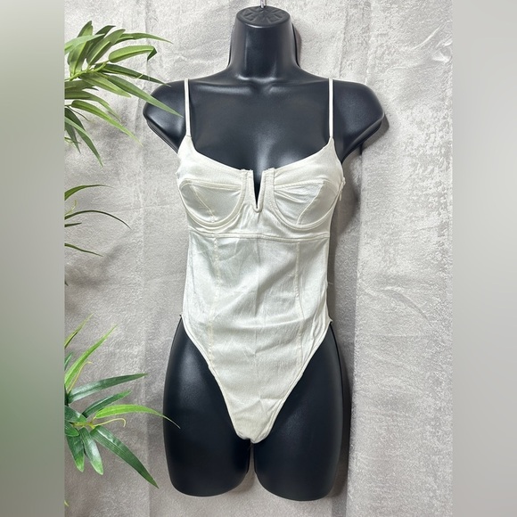 Zara Women’s Ivory Satin Underwired Bodysuit Top Sz Small - Picture 1 of 12